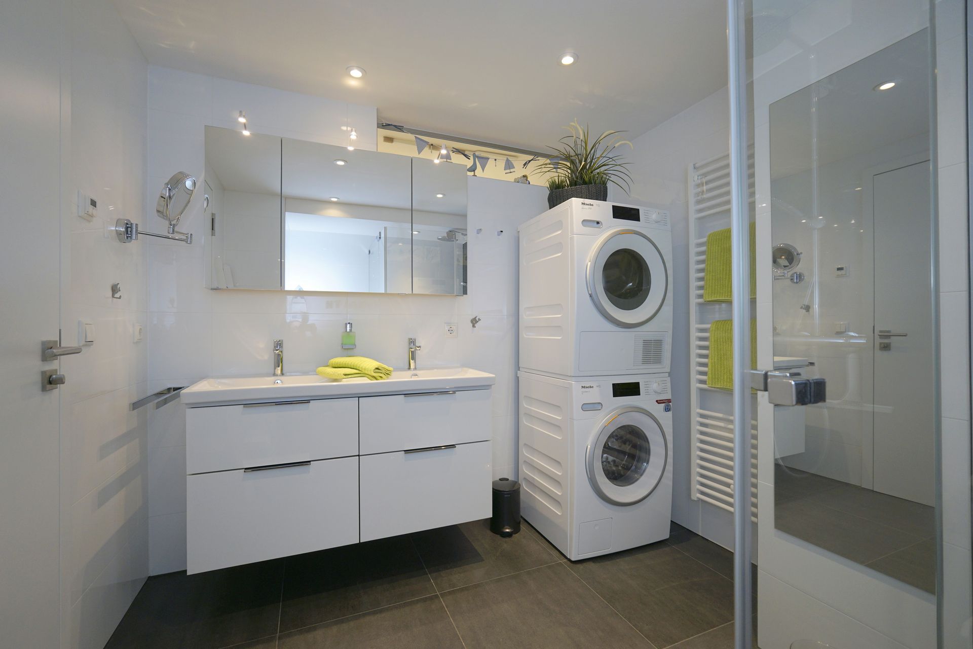 Großes Badezimmer